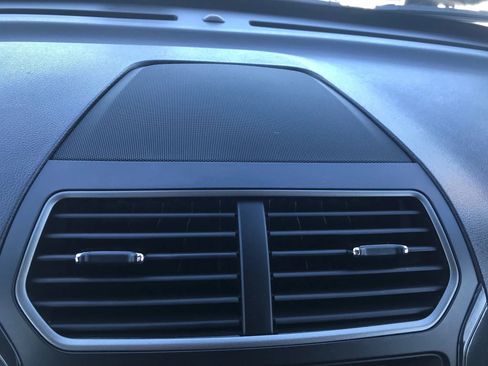 Used 2018 Ford Explorer XLT w/ Equipment Group 202A image 21