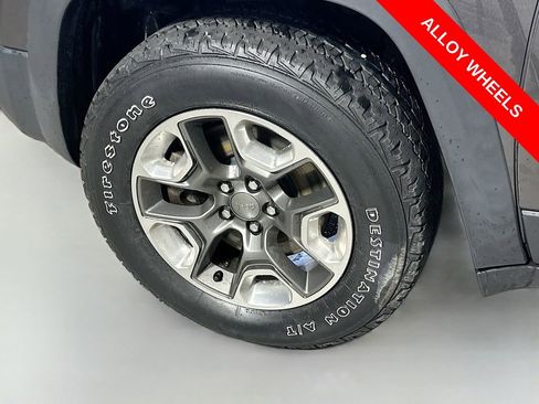 Used 2019 Jeep Cherokee Trailhawk w/ Cold Weather Group image 30