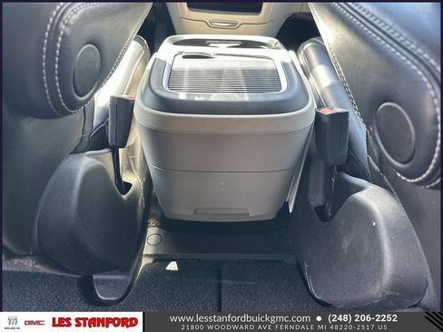 Used 2023 Chrysler Pacifica Touring-L FWD image 16