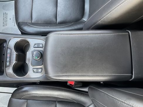 Used 2020 GMC Acadia SLT w/ LPO, Floor Liner Package AWD/4WD image 32