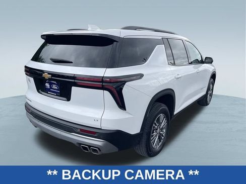 Used 2024 Chevrolet Traverse LT FWD image 3