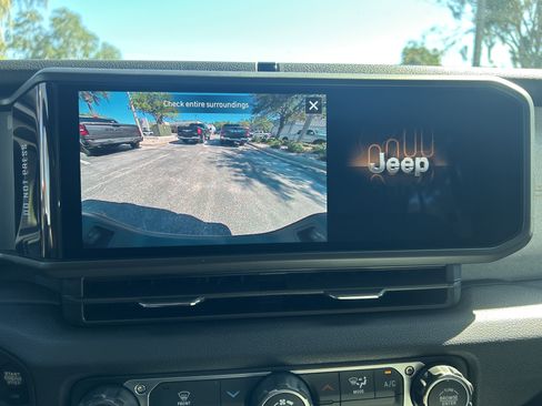 New 2025 Jeep Gladiator Sport image 29