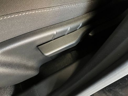 Used 2025 Chevrolet Equinox LT image 23