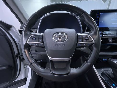 Used 2022 Toyota Highlander XLE AWD/4WD image 13