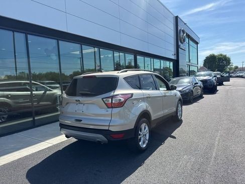 Used 2017 Ford Escape SE w/ Equipment Group 201A AWD/4WD image 3