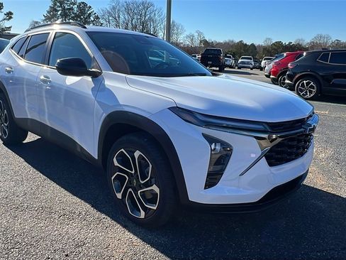 New 2026 Chevrolet Trax RS w/ Sunroof Package image 3