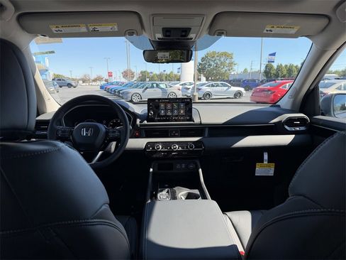 New 2025 Honda Pilot Touring image 31