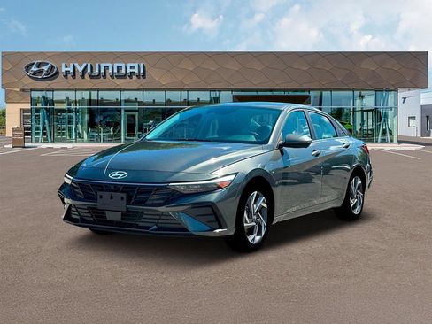 Used 2025 Hyundai Elantra Limited FWD image 1