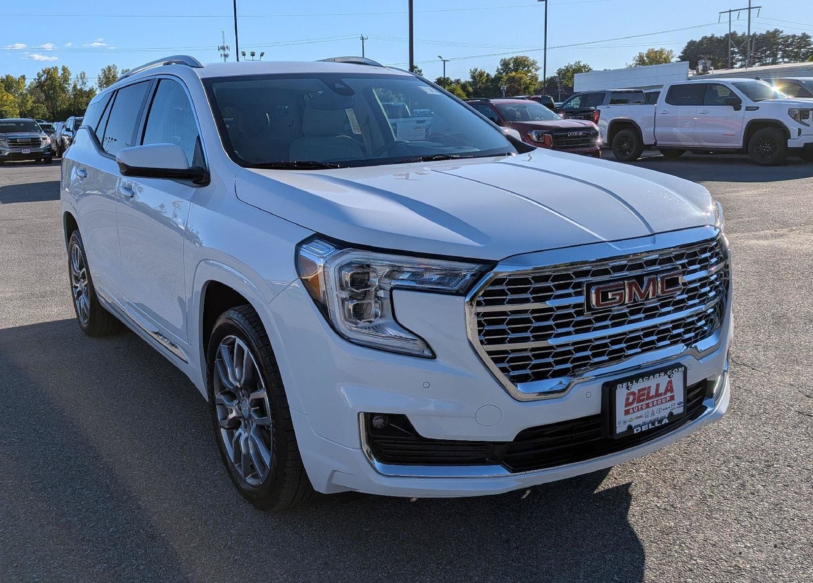 Used 2023 GMC Terrain Denali w/ LPO, Floor Liner Package AWD/4WD image 3