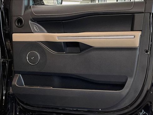 Used 2023 Ford Expedition Limited image 44