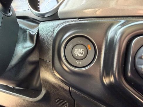 Used 2022 Jeep Gladiator Sport AWD/4WD image 27