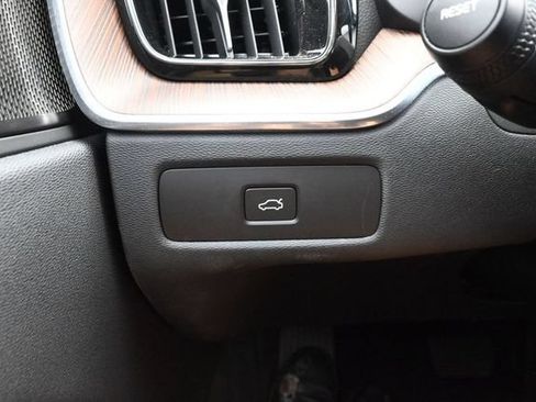 Used 2024 Volvo XC60 B5 Ultimate w/ Protection Package Premier AWD/4WD image 28