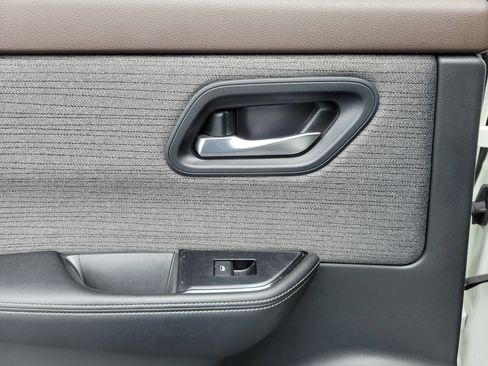 Certified 2023 Nissan Rogue SV AWD/4WD image 12
