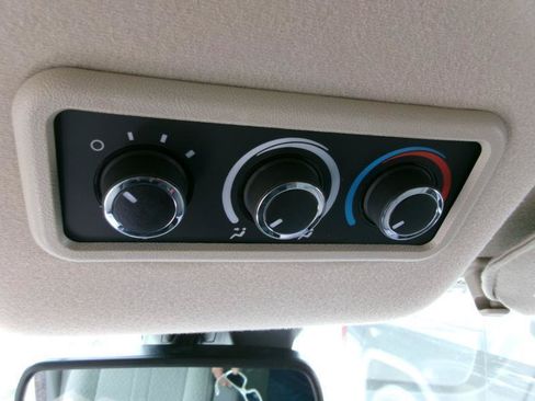 Used 2025 Chevrolet Express 3500 LT w/ LT Preferred Equipment Group RWD image 13