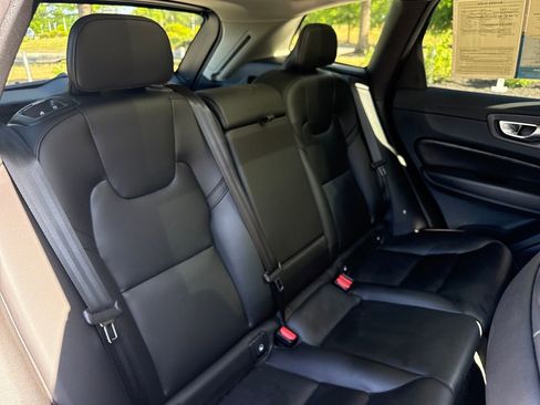 Used 2023 Volvo XC60 B5 Core FWD image 30