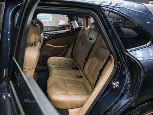 Used 2018 Porsche Macan AWD/4WD image 38