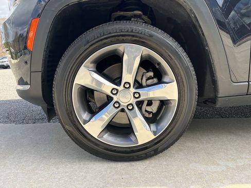 Used 2024 Jeep Grand Cherokee L Limited w/ Luxury Tech Group II image 13