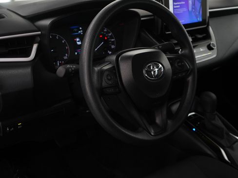 Used 2025 Toyota Corolla LE FWD image 21