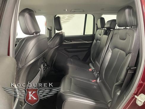 Used 2023 Jeep Grand Cherokee Limited image 20