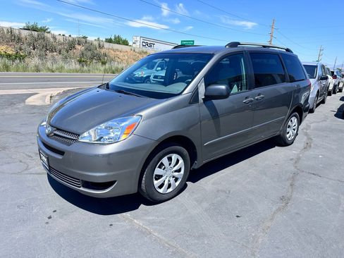 Used 2004 Toyota Sienna LE FWD image 2