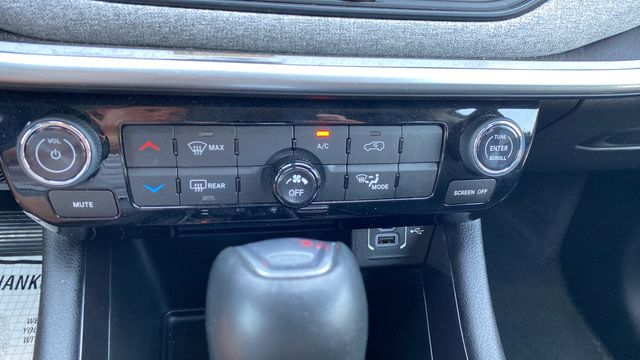 Used 2022 Jeep Compass Latitude AWD/4WD image 17
