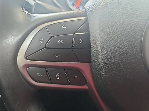 Used 2019 Jeep Cherokee Limited AWD/4WD image 18