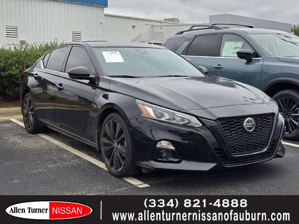 Used 2022 Nissan Altima 2.5 SR w/ Midnight Edition Package FWD image 1