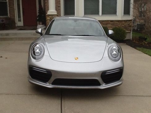 Used 2019 Porsche 911 Turbo image 3