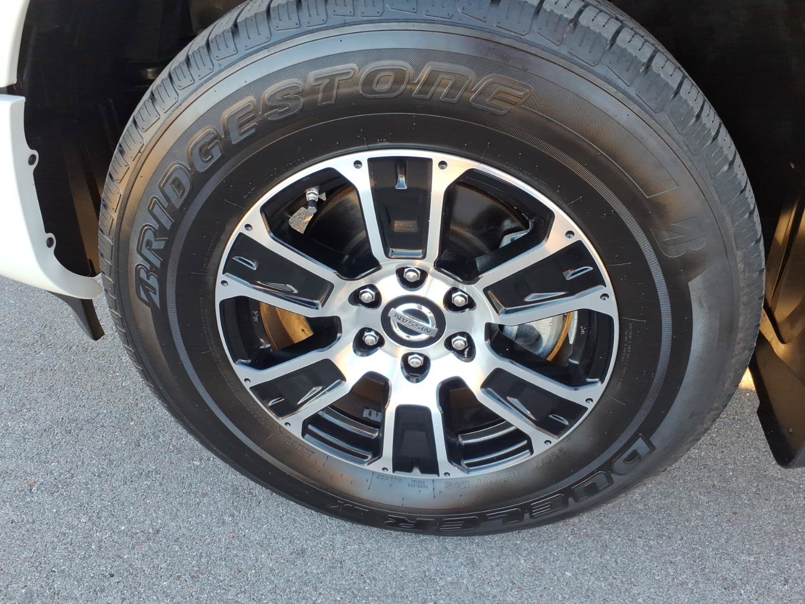 Used 2020 Nissan Titan SV w/ SV Convenience Package AWD/4WD image 9