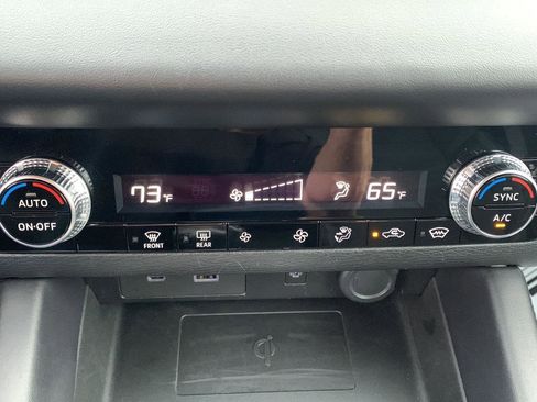 Used 2024 Mitsubishi Outlander SE image 9