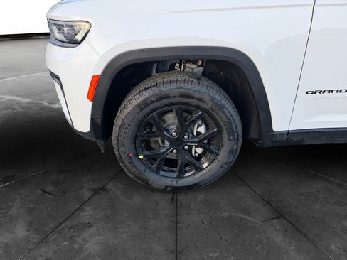 New 2026 Jeep Grand Cherokee Altitude image 14