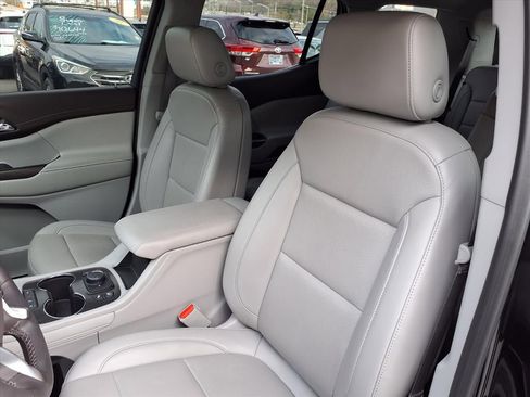 Used 2023 GMC Acadia SLT w/ Technology Package image 13