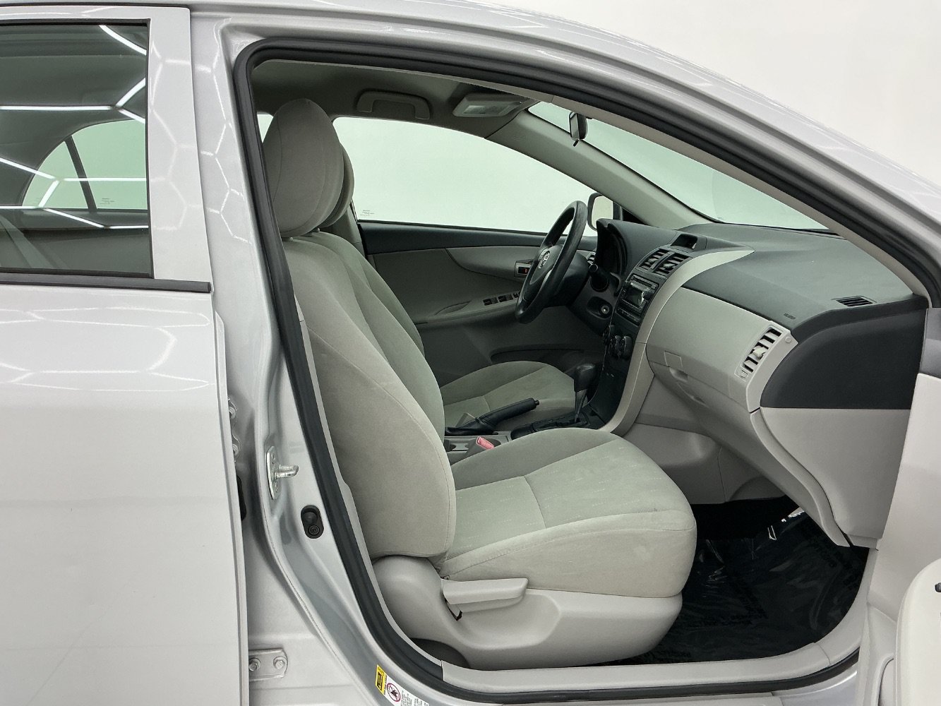Used 2012 Toyota Corolla L FWD image 15