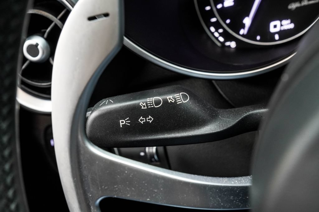 Used 2023 Alfa Romeo Giulia Veloce RWD image 40