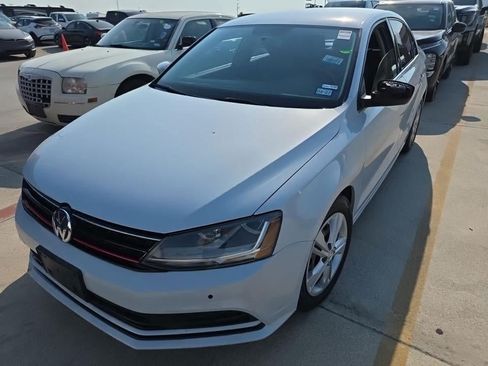 Used 2017 Volkswagen Jetta S w/ Jetta S Cold Weather Package FWD image 1