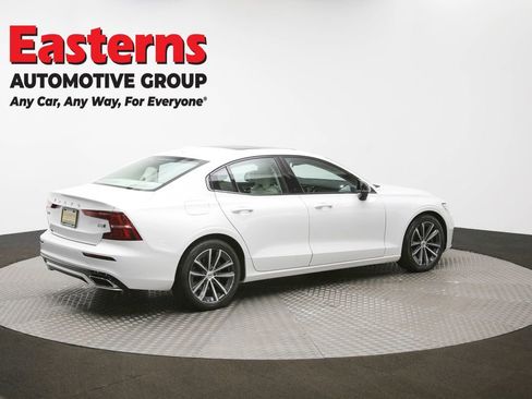 Used 2022 Volvo S60 B5 Momentum image 42