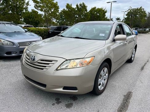 Used 2007 Toyota Camry XLE image 2