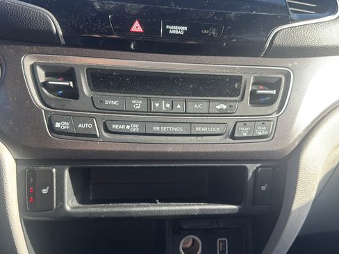Used 2021 Honda Pilot EX image 19
