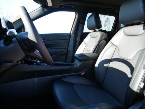 New 2026 Jeep Compass Latitude w/ Sun and Sound Group AWD/4WD image 9