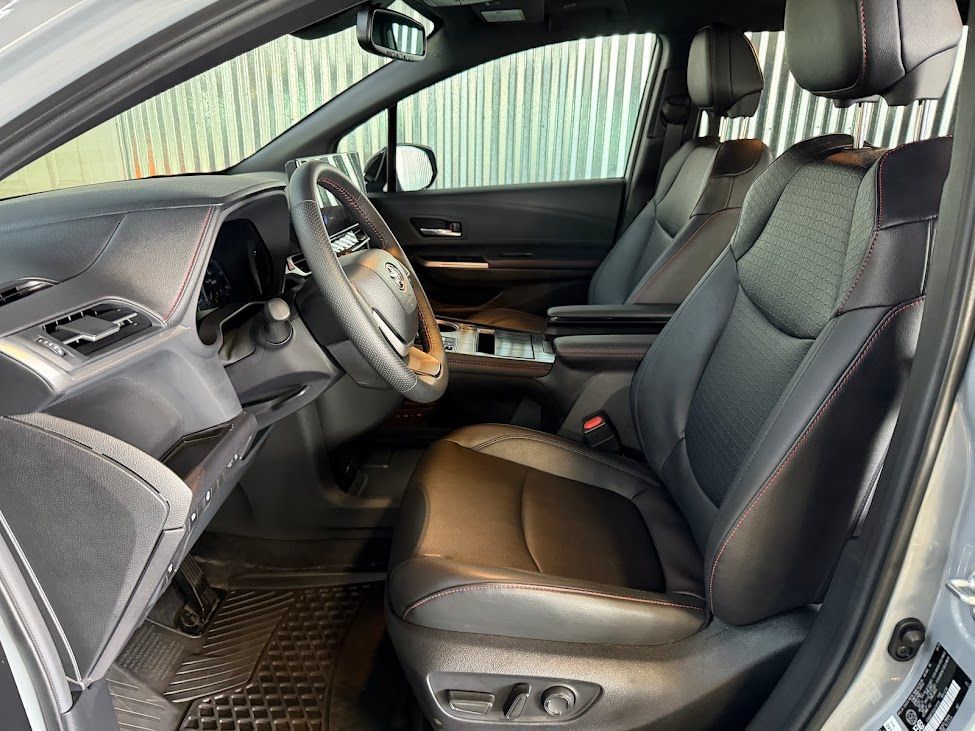 Used 2025 Toyota Sienna XSE AWD/4WD image 9