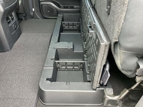 Used 2018 Nissan Titan SL w/ Chrome Package AWD/4WD image 26