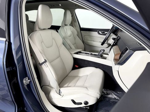 Used 2021 Volvo XC60 T5 Momentum w/ Premium Package AWD/4WD image 48