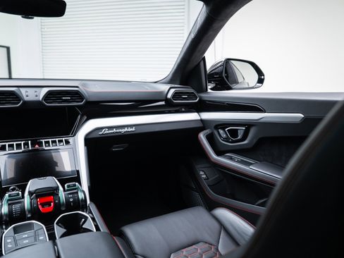 Used 2021 Lamborghini Urus image 33