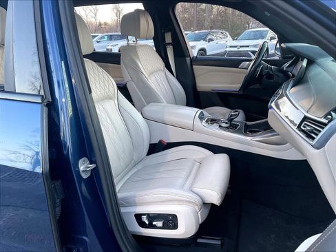 Used 2021 BMW X7 M50i image 22
