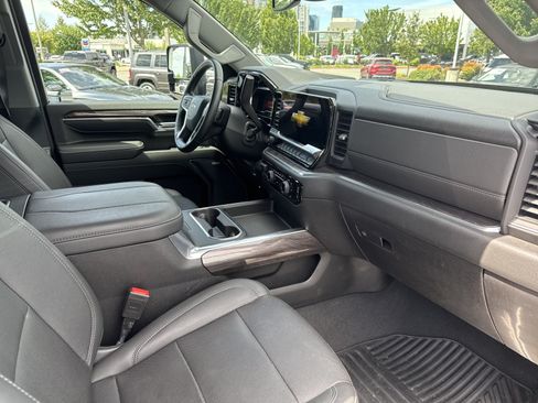 Used 2024 Chevrolet Silverado 3500 LTZ w/ LTZ Convenience Package AWD/4WD image 17