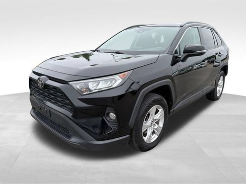 Used 2021 Toyota RAV4 XLE AWD/4WD image 3