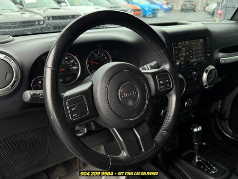 Used 2018 Jeep Wrangler Unlimited Sahara AWD/4WD image 14