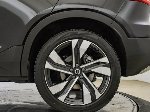 Certified 2025 Volvo XC40 B5 Ultra w/ Climate Package image 11