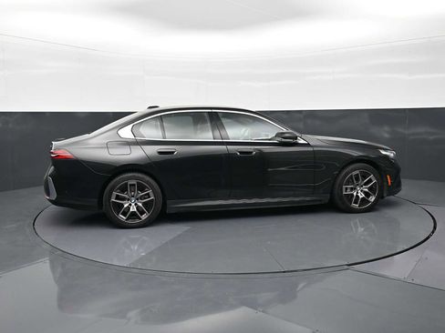 Used 2026 BMW i5 eDrive40 w/ Executive Package RWD image 4