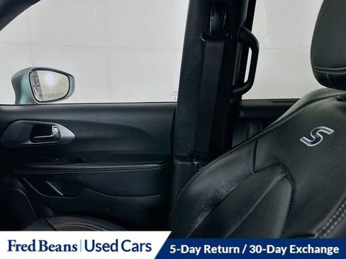 Used 2021 Chrysler Pacifica Touring-L w/ S Appearance Package image 24